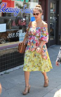 Jessica Alba feet photo thumbnail