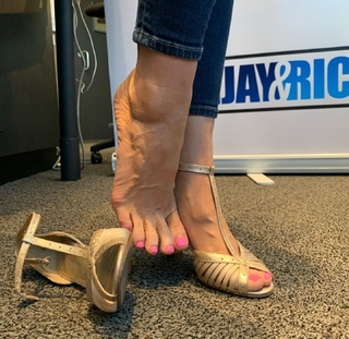 Kyle Unfug feet photo thumbnail