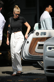 Sofia Richie feet photo thumbnail