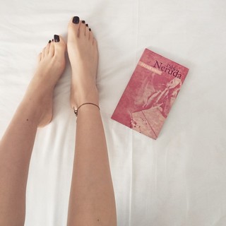 Duygu Özaslan feet photo thumbnail