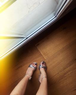 Duygu Özaslan feet photo thumbnail