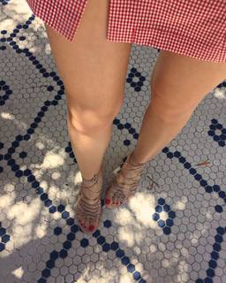 Duygu Özaslan feet photo thumbnail