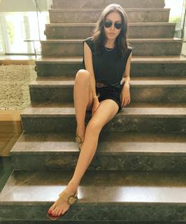 Duygu Özaslan feet photo thumbnail
