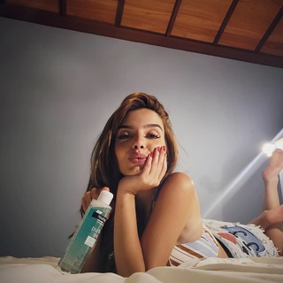 Giovanna Lancellotti feet photo thumbnail