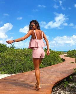 Carolina Ardohain feet photo thumbnail