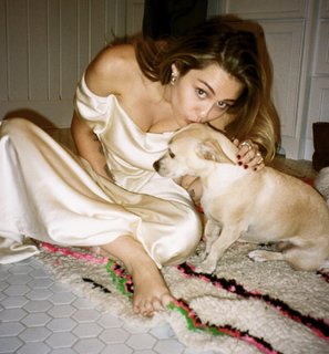 Miley Cyrus feet photo thumbnail