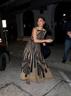 Nicole Scherzinger feet photo thumbnail