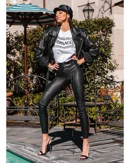 Cristina Buccino feet photo thumbnail