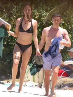 Cat Deeley feet photo thumbnail