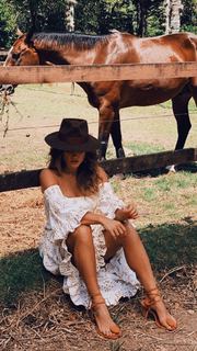 Flávia Alessandra feet photo thumbnail