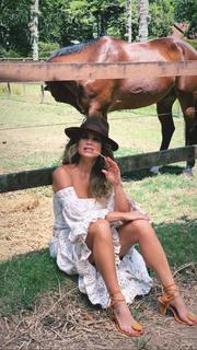 Flávia Alessandra feet photo thumbnail
