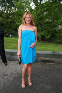 Cat Deeley feet photo thumbnail