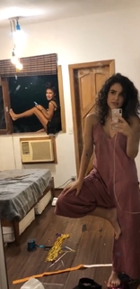 Kéfera Buchmann feet photo thumbnail