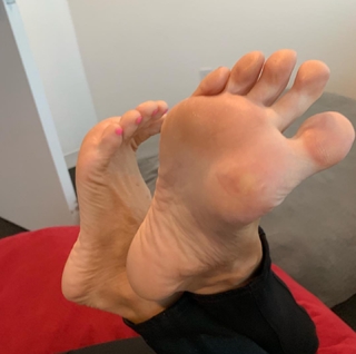 Kyle Unfug feet photo thumbnail