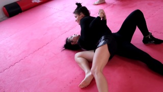 Karolina Kowalkiewicz feet photo thumbnail