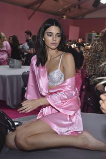 Kendall Jenner feet photo thumbnail