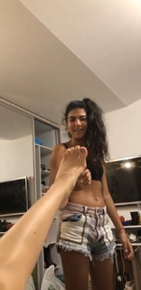 Kéfera Buchmann feet photo thumbnail