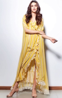 Kriti Sanon feet photo thumbnail