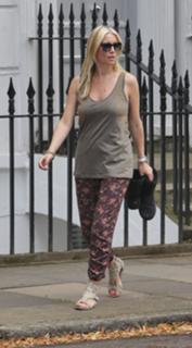 Denise Van Outen feet photo thumbnail
