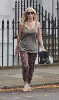 Denise Van Outen feet photo thumbnail
