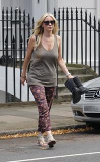 Denise Van Outen feet photo thumbnail