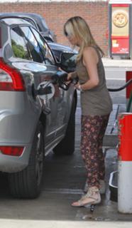 Denise Van Outen feet photo thumbnail