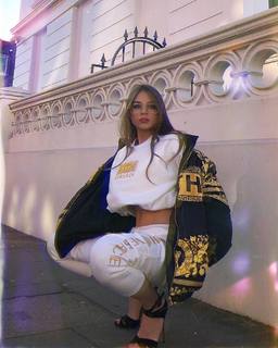 Xenia Tchoumitcheva feet photo thumbnail