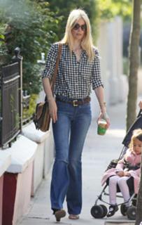 Claudia Schiffer feet photo thumbnail