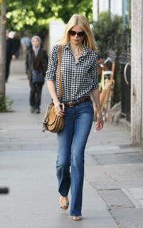 Claudia Schiffer feet photo thumbnail