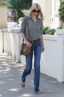 Claudia Schiffer feet photo thumbnail