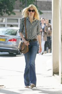 Claudia Schiffer feet photo thumbnail