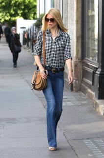 Claudia Schiffer feet photo thumbnail
