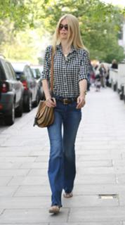 Claudia Schiffer feet photo thumbnail