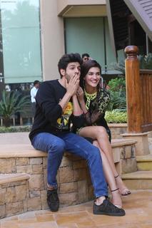 Kriti Sanon feet photo thumbnail