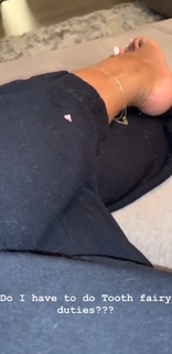 Jilly Anais feet photo thumbnail