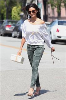 Emmanuelle Chriqui feet photo thumbnail