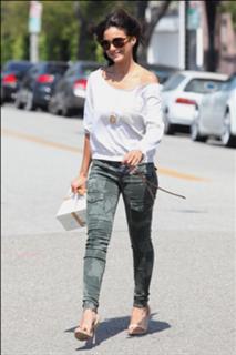 Emmanuelle Chriqui feet photo thumbnail