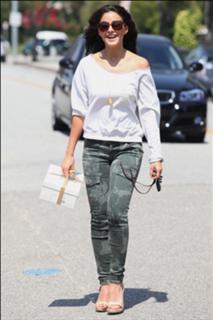Emmanuelle Chriqui feet photo thumbnail