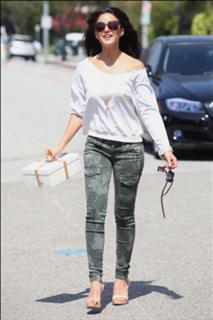 Emmanuelle Chriqui feet photo thumbnail