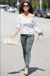 Emmanuelle Chriqui feet photo thumbnail