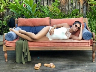 Adriane Galisteu feet photo thumbnail