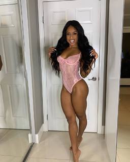 Qimmah Russo feet photo thumbnail