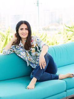 Salma Hayek feet photo thumbnail
