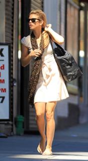 AnnaLynne McCord feet photo thumbnail