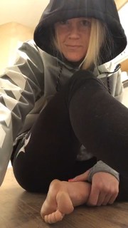 Holly Holm feet photo thumbnail