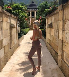 Julianne Hough feet photo thumbnail