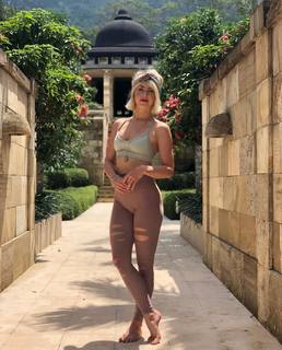 Julianne Hough feet photo thumbnail