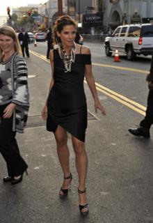 Sandra Bullock feet photo thumbnail