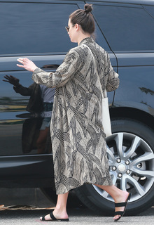 Lea Michele feet photo thumbnail