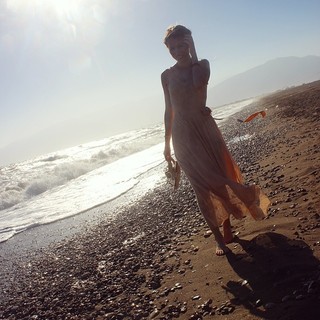 Duygu Özaslan feet photo thumbnail